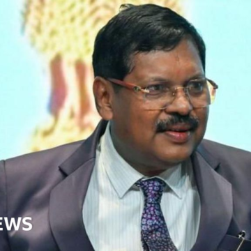 Shoe thrown at India's top judge in religious row – BBC