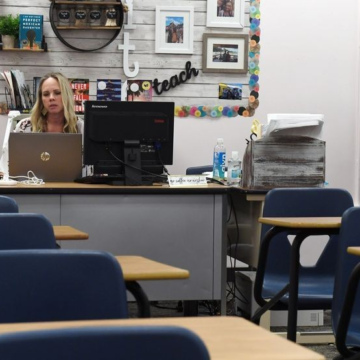 wp-header-logo-1306.png Few teachers getting official guidance on how to use AI in the classroom – National Desk