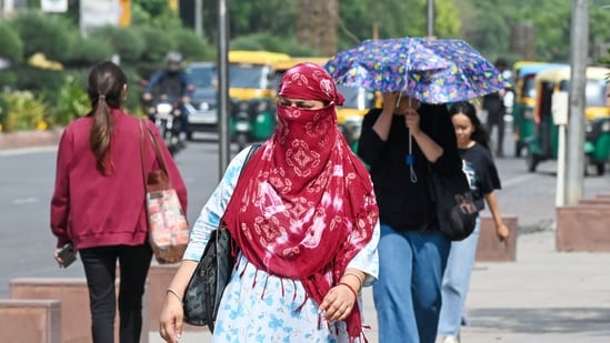 wp-header-logo-1329.png Delhi simmers at 41.9°C as heatwave grips parts of city, yellow alert issued | Latest News Delhi – Hindustan Times