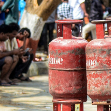 wp-header-logo-1784.png Commercial LPG price hiked by Rs 195.5, mini cylinder rates up by Rs 51 amid Iran war – India Today