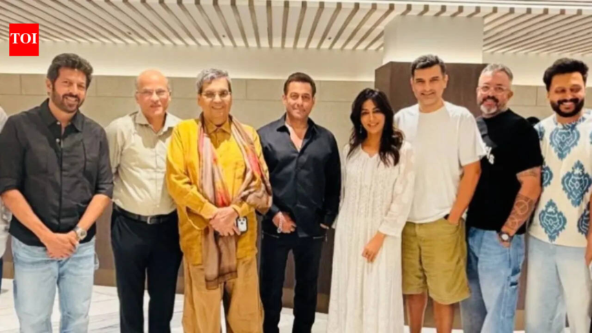 'Maatrubhumi' first review: Subhash Ghai calls it a 'touching story' after Salman Khan hosts special scre – The Times of India