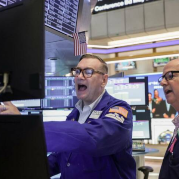 Dow hits closing record high as AI tech rally pauses – Honolulu Star-Advertiser