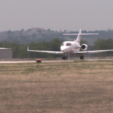 Congress looks to help fund new control tower at growing Northern Colorado airport – CBS News
