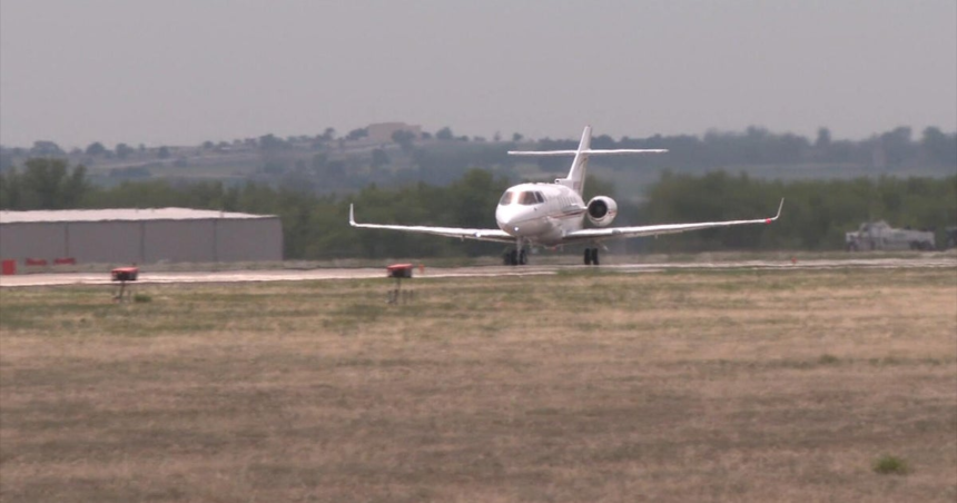 Congress looks to help fund new control tower at growing Northern Colorado airport – CBS News