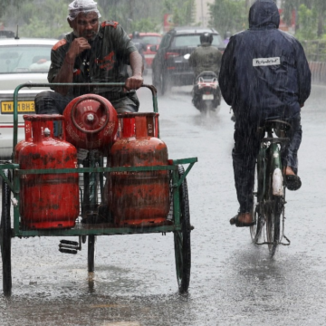 Rain, thunder and dust storms: Which states get hit hardest today? – India Today