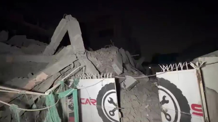 Five-storey building crashes down in South Delhi, 10 rescued from debris – India Today