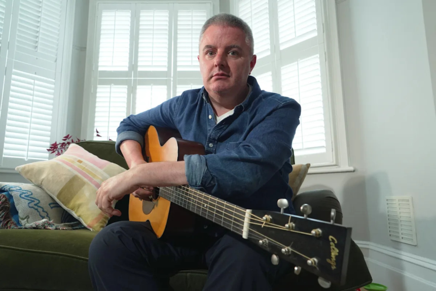 AI helped a musician with Parkinson’s finish his new album when he could no longer play guitar – Yahoo