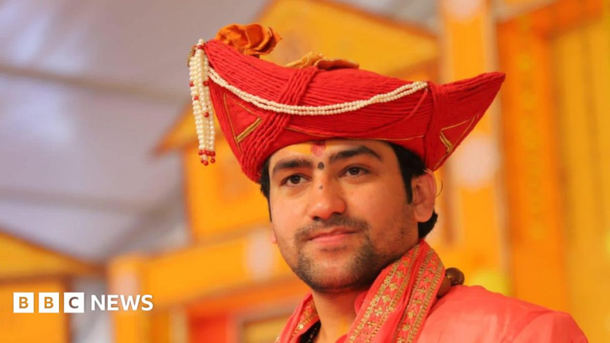 Bageshwar Dham Sarkar: The Indian guru making headlines over 'miracle' cures – BBC