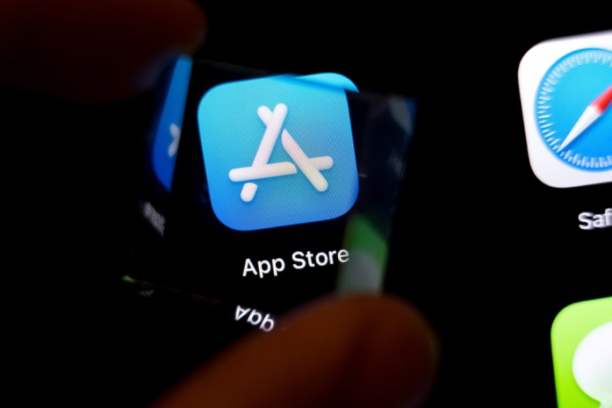Texas’ app age verification law allowed to go into effect for now – texastribune.org