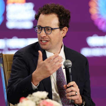 Anthropic CEO Dario Amodei warns some software companies will 'completely go bust' – Yahoo Finance