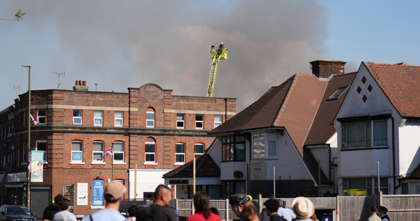Fire at kosher supermarket in London's Golders Green neighborhood "non-suspicious," police say – CBS News