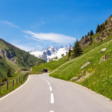 6 breathtaking but risky mountain passes in India with a very short travel window