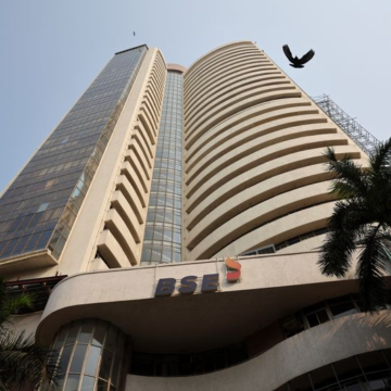 India stocks set for first yearly drop in over a decade as foreign investors leave – Reuters poll – Yahoo News Singapore