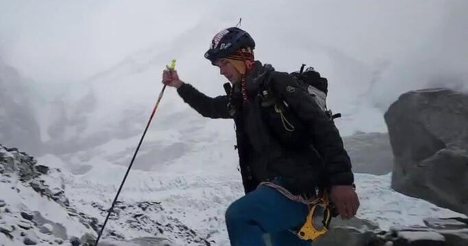 wp-header-logo-807.png American climber Tyler Andrews summits Mount Everest in record time, his team says – CBS News
