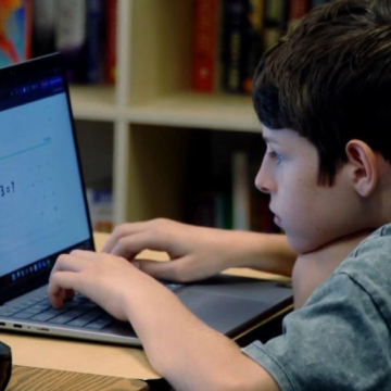 Alpha Schools, which uses AI instead of teachers for learning, is enrolling in Chicago for fall 2026 – CBS News