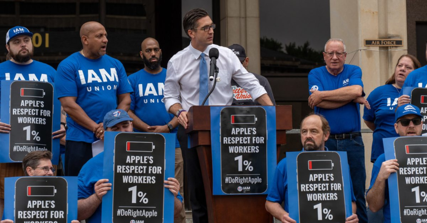 Union workers protest Apple’s planned Towson store closure – 9to5Mac