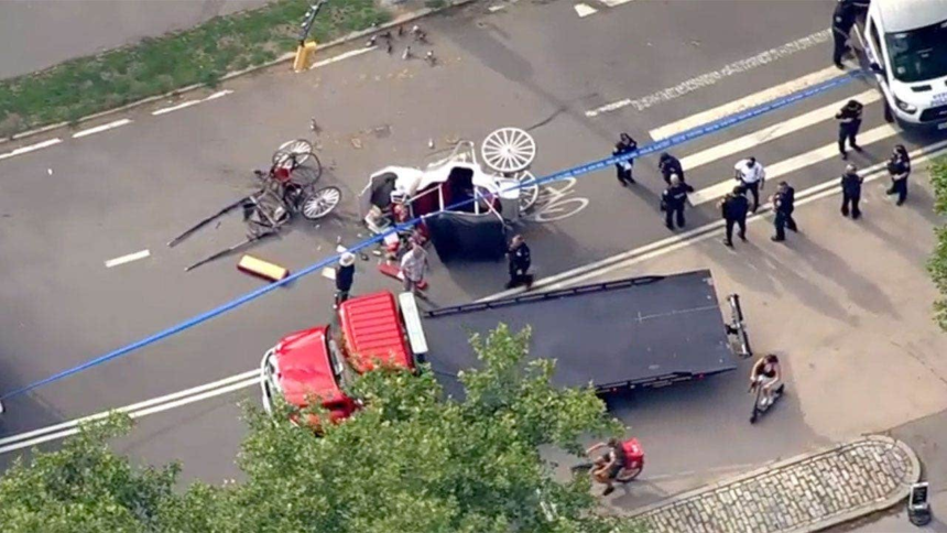 Man killed after horse-drawn carriage bolts and flips near popular New York City tourist destination – Fox News