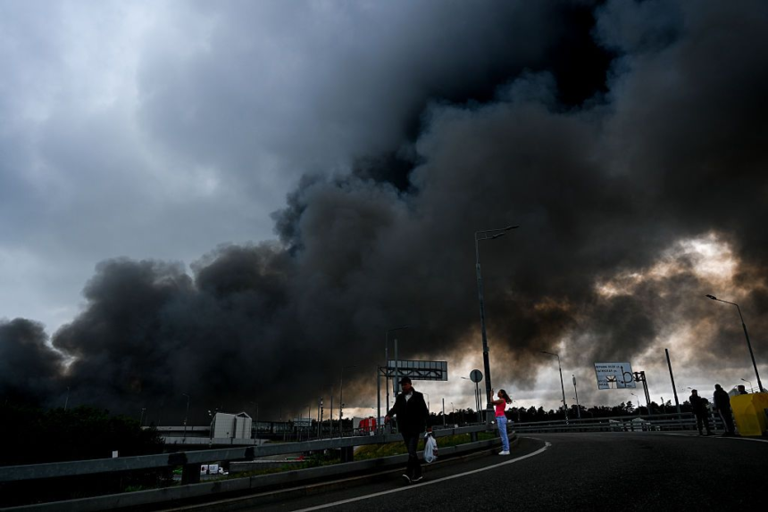 Ukraine war latest: Black smoke rises over Moscow as Ukrainian drones strike refinery in Russian capital – The Kyiv Independent