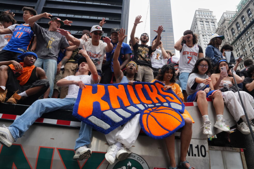 Photos of the New York Knicks parade – AP News