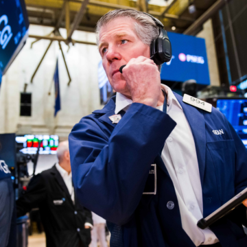 wp-header-logo-1283.png S&P 500 closes higher, Nasdaq climbs nearly 2% as chips fuel comeback from Fed sell-off: Live updates – CNBC