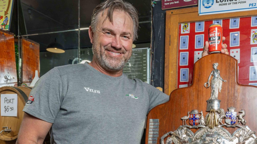 wp-header-logo-1556.png ‘Not going to leave you’: Positive update on AFL icon after life-saving hero’s emotional reveal – Fox Sports