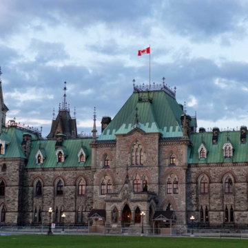 BREAKING: Canada moves to enshrine early access to work permits for asylum seekers – CIC News