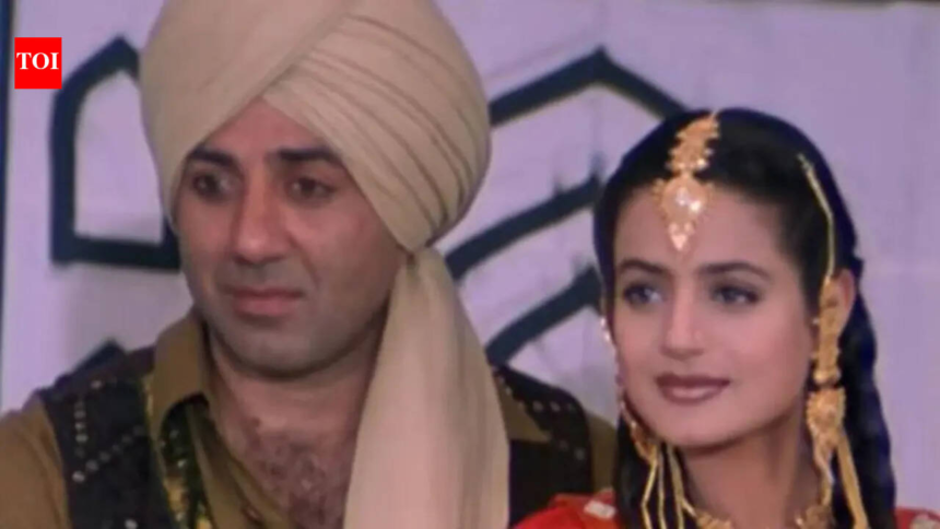 Sunny Deol celebrates 25 years of 'Gadar – Ek Prem Katha', shares, 'Pyaar ke rishte ki gaddi chall rahi a – The Times of India