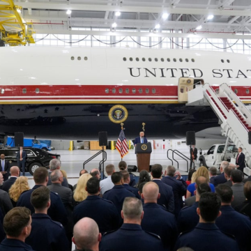 Trump unveils new Air Force One, a $400 million plane gifted by Qatar – CBS News