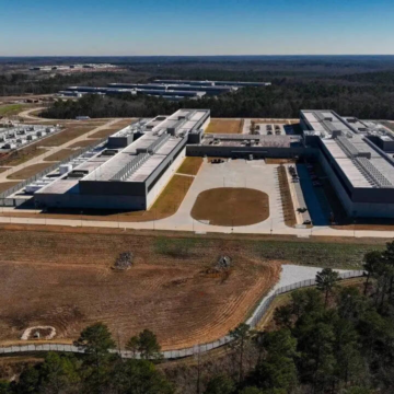 As 'datacenter' becomes a 'bad word' in US, teachers in a Louisiana school district to get bonuses that a – The Times of India