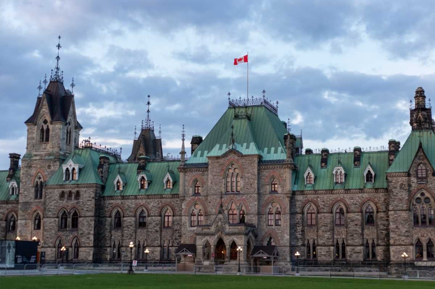 Canada moves to enshrine early access to work permits for asylum seekers – CIC News