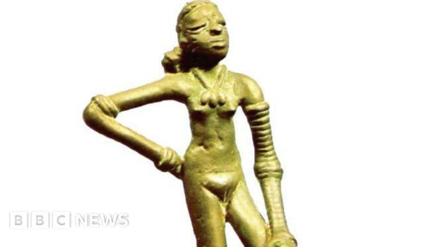 'Dancing girl's' bare torso restored in Indian textbook after backlash – BBC