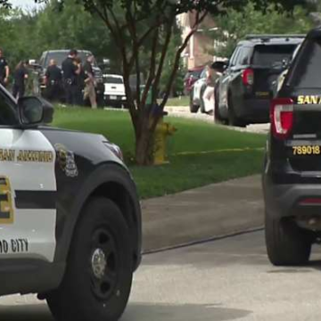 Man kills wife, shoots SAPD officer before turning gun on himself at Stone Oak home, police chief says – KSAT