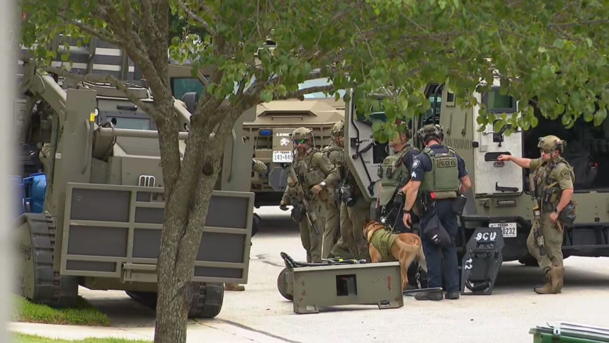 wp-header-logo-2450.png Officer wounded, one suspect and one victim dead after disturbance turned shootout ends – WOAI