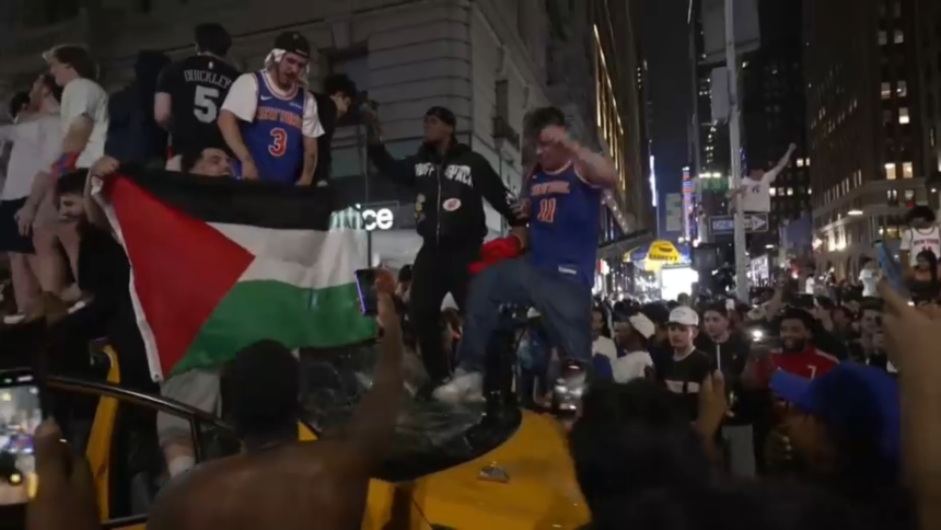 wp-header-logo-247.png Suspect arrested after taxi stomped on, damaged after Knicks Game 4 of NBA Finals win; police searching for other 2 – ABC7 New York