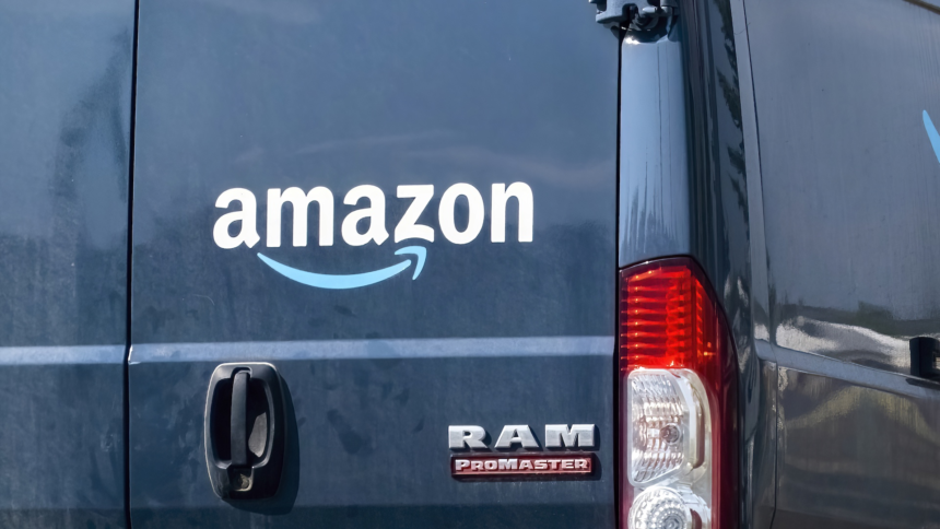 Amazon drivers say a new update shuts off their AC automatically as dangerous heat waves intensify – The Cool Down