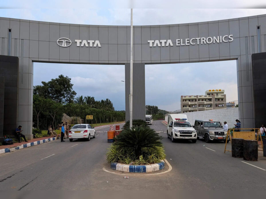 Tata says India pollution board drops scrutiny of Apple iPhone parts plant – The Economic Times