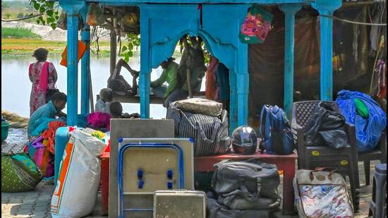 wp-header-logo-2768.png Eviction scare in Delhi’s Yamuna Bazaar, 60 families leave | Latest News Delhi – Hindustan Times