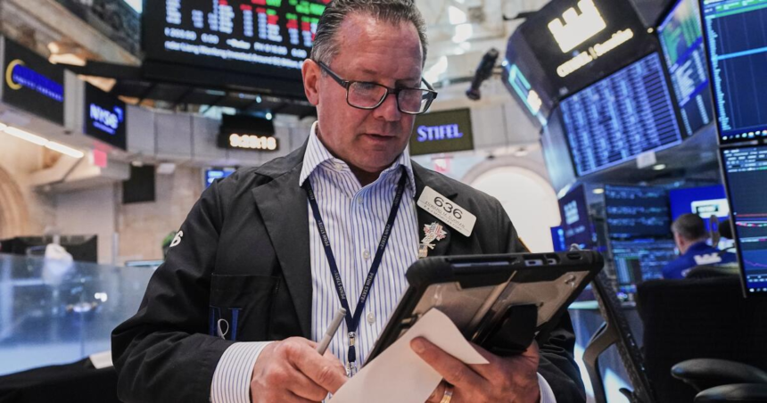 Oil drops below $80 per barrel, while tech stocks weigh on a mixed Wall Street – Los Angeles Times