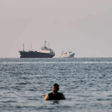 wp-header-logo-652.png US-Iran conflict escalates: Tehran targets Gulf bases, oil tankers hit in Strait of Hormuz – The Indian Express
