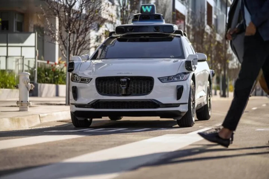 Waymo Recalling Nearly 3,900 Vehicles Due to Software Glitch – Yahoo Autos
