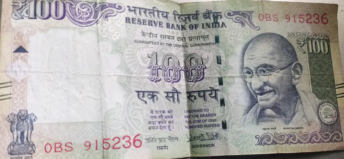 Indian hundred rupee note, illustrating the FPI outflow from Indian equities in October 2026